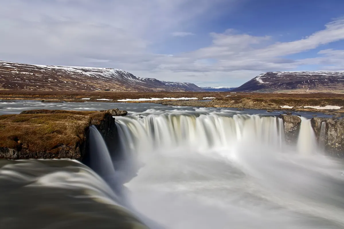 Best Time to Visit Iceland: A Month-by-Month Guide for Northern Lights and Midnight Sun